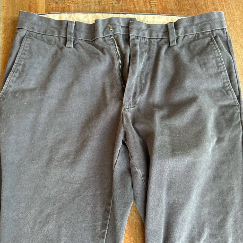 Old Navy Classic Slim khakis 32x30